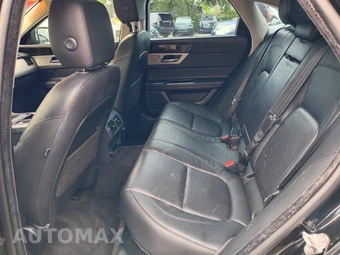 2016 Jaguar XF Prestige – miniatura 33