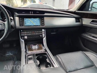 2016 Jaguar XF Prestige – miniatura 37