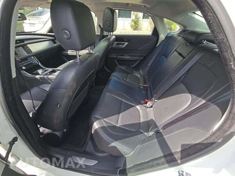 2016 Jaguar XF Prestige - miniatura 13