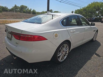 2016 Jaguar XF Prestige - miniatura 3