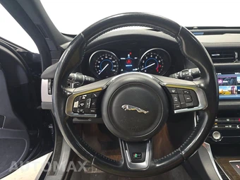 2016 Jaguar XF R-Sport – miniatura 10