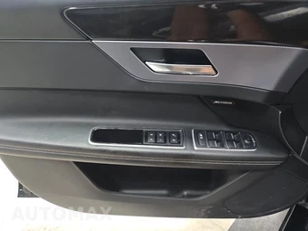 2016 Jaguar XF R-Sport – miniatura 9