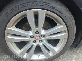 2016 Jaguar XJL Portfolio – miniatura 23