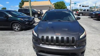 2016 Jeep Cherokee 75th Anniversary Edition - miniatura 2