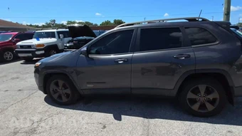 2016 Jeep Cherokee 75th Anniversary Edition - miniatura 3