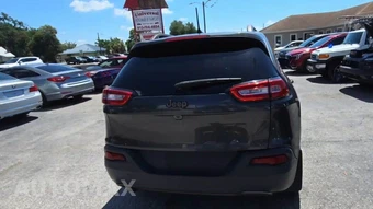 2016 Jeep Cherokee 75th Anniversary Edition - miniatura 4