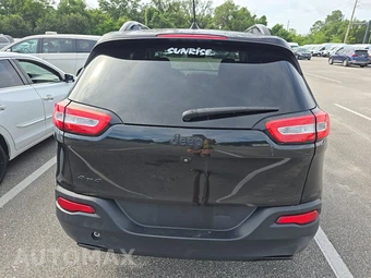 2016 Jeep Cherokee Altitude Edition – miniatura 5