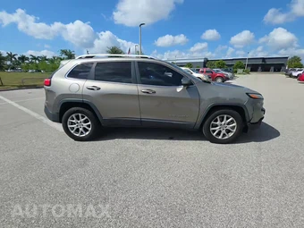 2016 Jeep Cherokee Latitude - miniatura 2