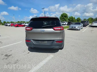 2016 Jeep Cherokee Latitude - miniatura 3