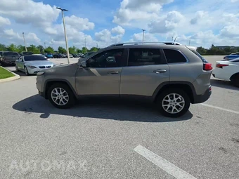 2016 Jeep Cherokee Latitude - miniatura 4