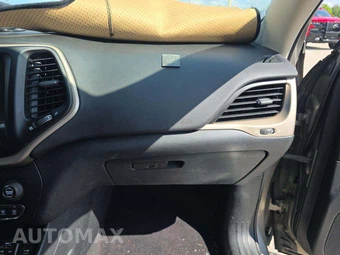 2016 Jeep Cherokee Latitude - miniatura 8