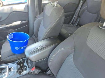 2016 Jeep Cherokee Latitude - miniatura 23