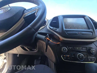 2016 Jeep Cherokee Latitude - miniatura 8