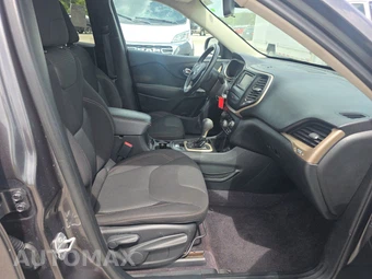 2016 Jeep Cherokee Latitude - miniatura 8