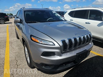 2016 Jeep Cherokee Latitude – miniatura 2