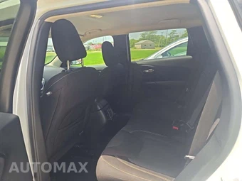 2016 Jeep Cherokee Latitude - miniatura 10