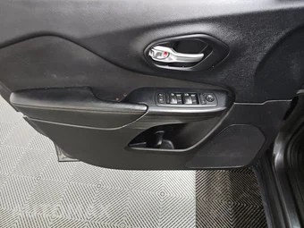 2016 Jeep Cherokee Latitude – miniatura 9