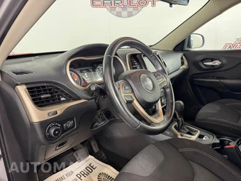 2016 Jeep Cherokee Latitude - miniatura 10