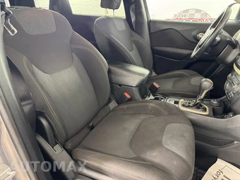 2016 Jeep Cherokee Latitude - miniatura 31