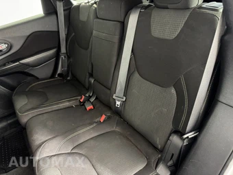 2016 Jeep Cherokee Latitude - miniatura 32