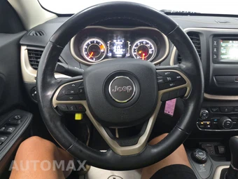 2016 Jeep Cherokee Latitude - miniatura 10
