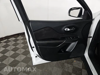 2016 Jeep Cherokee Latitude - miniatura 9