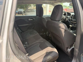 2016 Jeep Cherokee Latitude - miniatura 11