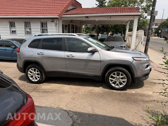 2016 Jeep Cherokee Latitude - miniatura 4