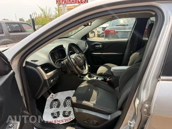 2016 Jeep Cherokee Latitude - miniatura 9