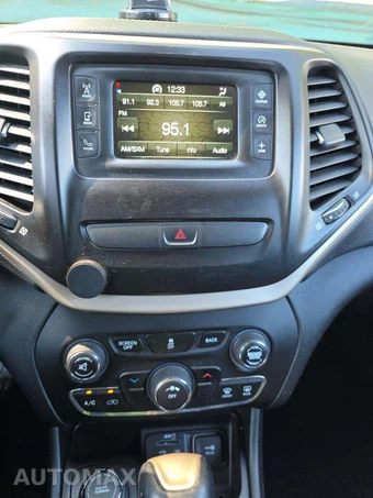 2016 Jeep Cherokee North – miniatura 7