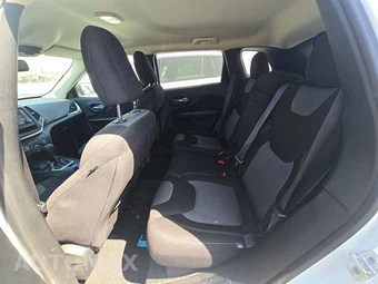 2016 Jeep Cherokee Sport – miniatura 13