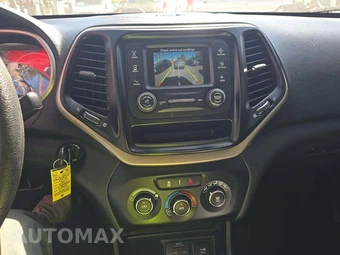 2016 Jeep Cherokee Sport – miniatura 10