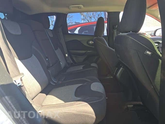 2016 Jeep Cherokee Sport – miniatura 16