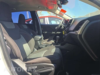 2016 Jeep Cherokee Sport – miniatura 18