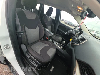 2016 Jeep Cherokee Sport - miniatura 8
