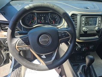 2016 Jeep Cherokee Sport - miniatura 10