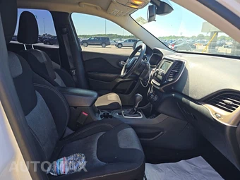 2016 Jeep Cherokee Sport - miniatura 8