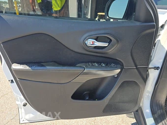 2016 Jeep Cherokee Sport - miniatura 9