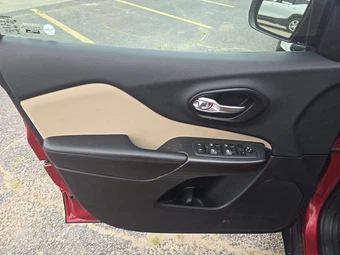 2016 Jeep Cherokee Sport - miniatura 9