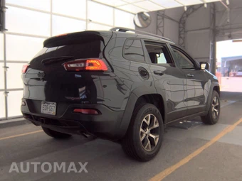 2016 Jeep Cherokee Trailhawk – miniatura 4