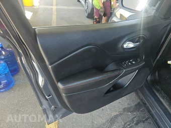 2016 Jeep Cherokee Trailhawk – miniatura 9