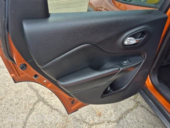 2016 Jeep Cherokee Trailhawk - miniatura 9