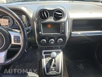 2016 Jeep Compass Latitude – miniatura 10