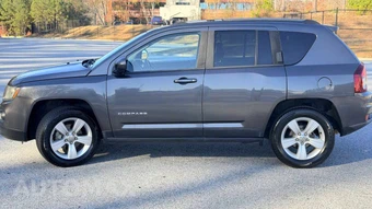 2016 Jeep Compass Latitude - miniatura 8