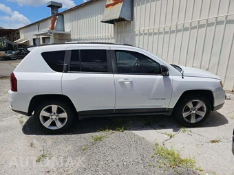 2016 Jeep Compass Sport - miniatura 4