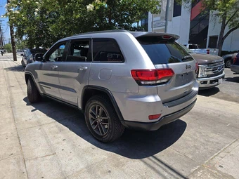 2016 Jeep Grand Cherokee Laredo 75th Anniversary Edition - miniatura 2