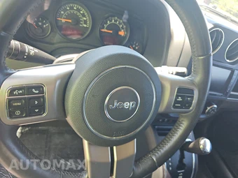 2016 Jeep Patriot High Altitude Edition – miniatura 10