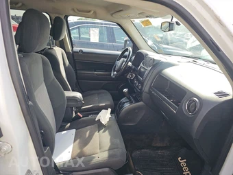 2016 Jeep Patriot Latitude – miniatura 8