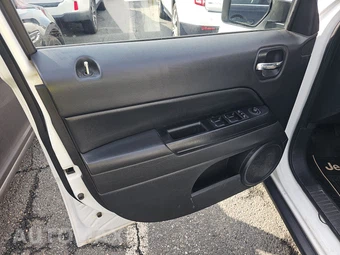 2016 Jeep Patriot Latitude – miniatura 9