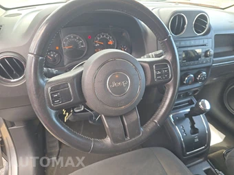 2016 Jeep Patriot Latitude - miniatura 10